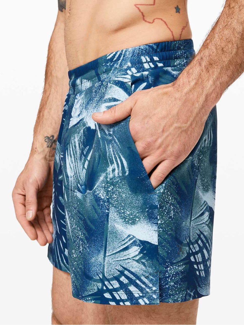 Lululemon Mens Channel Cross Swim Shorts Size Medium Style# M7AF6S